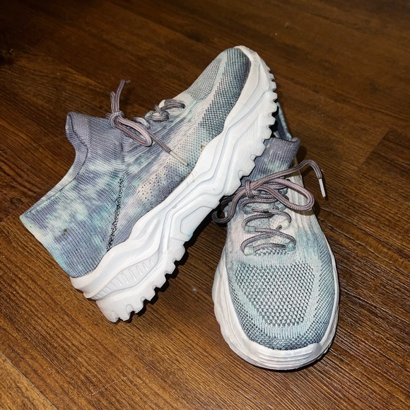 Gray, Blue & White Lightweight Fabric Tie Dye Lace Up Activewear Sneakers Size 8 - Picture 2 of 10